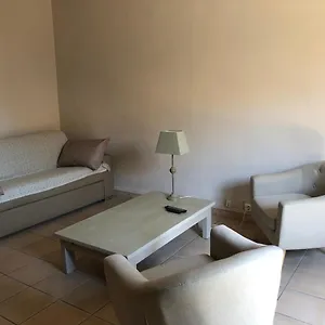 Aux Pieds Des Arènes Arles
